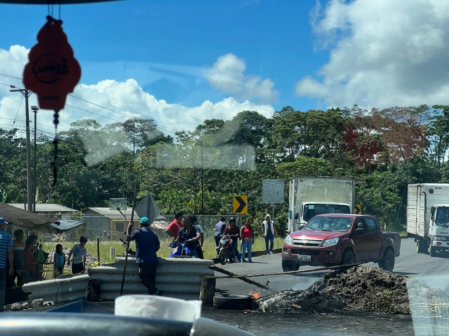 roadblock in Equador